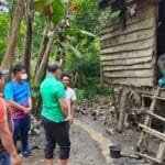 Tanpa Alas Kaki, Kapolrestabes Palembang Kunjungi Kediaman Mak Onah