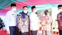 Herman Deru Salurkan Bantuan Sembako Untuk Masyarakat Desa Campang Tiga
