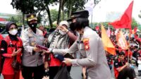 May Day, Polisi Amankan Demo Dengan Humanis