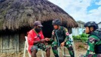 Ciptakan Papua Sehat, Satgas Yonif R 142/KJ Gelar Pengobatan Gratis dari Honai Ke Honai