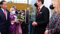 Presiden Jokowi Disambut Kanselir Jerman Saat Tiba di Lokasi KTT G7