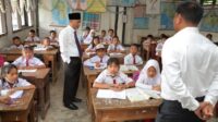 Pj Bupati Apriyadi Sisir Sekolah Rusak dan Pantau PTM