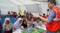 Berbagi Kebahagiaan dengan Anak-anak Penyintas Gempa Cianjur, Pegawai PLN Mengajar di Sekolah Darurat