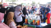 Datang ke Pasar Yada, Fitri Mentraktir Emak-emak Lagi Belanja