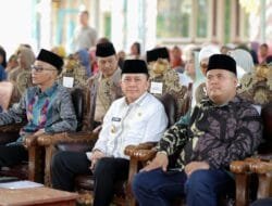 Hadiri Nuzulul Qur’an di OKU Timur, Pj Gubernur Agus Fatoni Bagikan Ratusan Paket Sembako