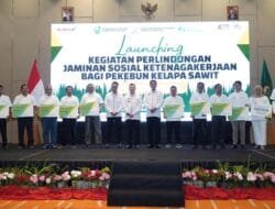 Pj Gubernur Elen Setiadi-Kepala Kantor BPJS Ketenagakerjaan Wilayah Sumbagsel Teken MoU Lindungi Pekerja Pekebun Sawit Sumsel