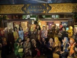 Pj Ketua TP PKK Sumsel Melza Elen Setiadi Promosi Koleksi Kriya Sriwijaya Kepada Rombongan DWP Kemenkeu RI