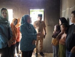 Ketua TP PKK Palembang dan Wakilnya Tinjau Lokasi Kebakaran, Ingatkan Warga Cek Kondisi Listrik Sebelum Tinggalkan Rumah