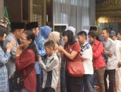 Eratkan Silaturahmi, Ribuan Warga Secara Bergelombang Datangi Griya Agung Hadiri Open House Gubernur dan Wagub Sumsel