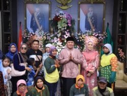 Ribuan Masyarakat, Driver Ojol dan Petugas Kebersihan Ramai-ramai Hadiri Open House Gubernur Herman Deru