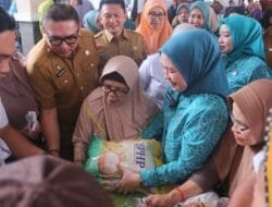 Harga Bersahabat, Pasar Murah di Karanganyar Ramai Diserbu Warga