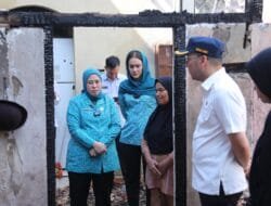 Ketua TP PKK Bersama Dharmawanita Santuni Korban Kebakaran