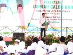 Bupati H M Toha Bersama Wabup Rohman Lepas Ratusan Calon Jamaah Haji 2025