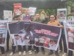 Dukung Sidang Cinde, Massa Pemuda Minta Presiden Ampuni Alex Noerdin