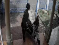 Guru Les Kehilangan Motor di Asrama, Pencuri Terekam CCTV Saat Beraksi Siang Hari