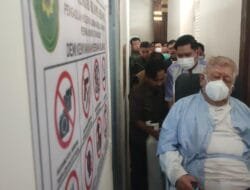 Jalani Sidang Perdana, H. Alim Hadir dengan Ambulans dihantar Ratusan Pendukung