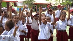 PLN dan Danantara Indonesia Bagikan 5.000 Perlengkapan Sekolah untuk Anak-anak di Tiga Provinsi