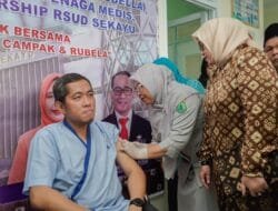 Pantau Imunisasi MR 600 Nakes, Ketua TP PKK Muba: Sebagai Garda Terdepan, Nakes Harus Kuat dan Sehat 