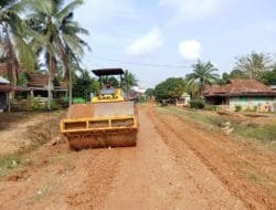 Belasan Hari Berjibaku dengan Lumpur, Gotong Royong di Jirak Jaya Buka Kembali Akses Warga