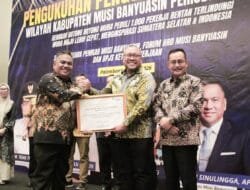 Kanwil BPJS-TK Sumbagsel Nobatkan Disnakertrans Muba Pelopor program perlindungan jaminan sosial ketenagakerjaan bagi masyarakat pekerja rentan di Sumatra Selatan.