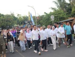 Bupati dan Wakil Bupati Lahat Meriahkan Jalan Sehat HUT Kabupaten Lahat ke-157