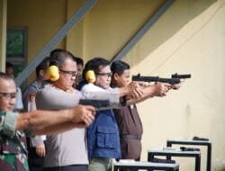 Bupati Toha Meriahkan Lomba Menembak Dalam Rangka HUT Bhayangkara ke-80