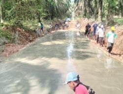Gotong Royong Bangun Konektivitas, Cor Jalan Penghubung Babat Supat-Lais