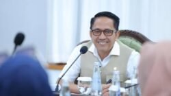 Kabut Asap Menebal, Ratu Dewa Siapkan 10 Ribu Masker untuk Warga Palembang