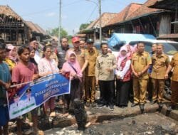 Bupati Muba berikan bantuan untuk korban kebakaran di Desa Teluk Kecamatan Lais