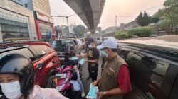 Yayasan Kawan Lamo dan Sentra Budi Perkasa Bagikan Ratusan Masker ke Warga Palembang