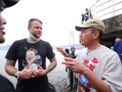 Ratusan Orang Turun ke Sungai Musi, Ratu Dewa Ajak Warga Ubah Kebiasaan Buang Sampah