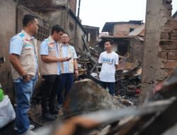 YBM PLN Sambangi Korban Kebakaran 8 Ulu Palembang, Salurkan Bantuan Kebutuhan Darurat